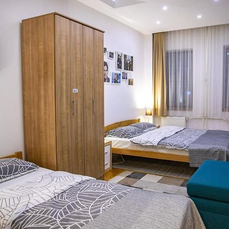 Cubic Central Lux Nis Bagian luar foto