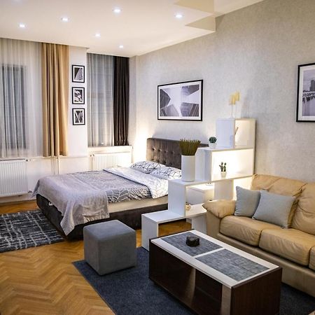 Cubic Central Lux Nis Bagian luar foto