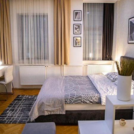 Cubic Central Lux Nis Bagian luar foto