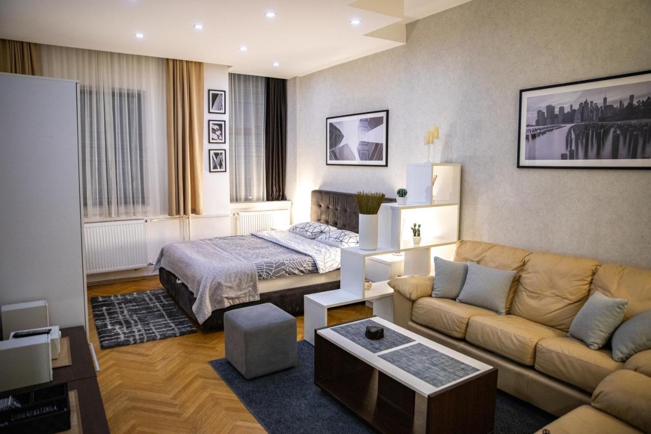 Cubic Central Lux Nis Bagian luar foto