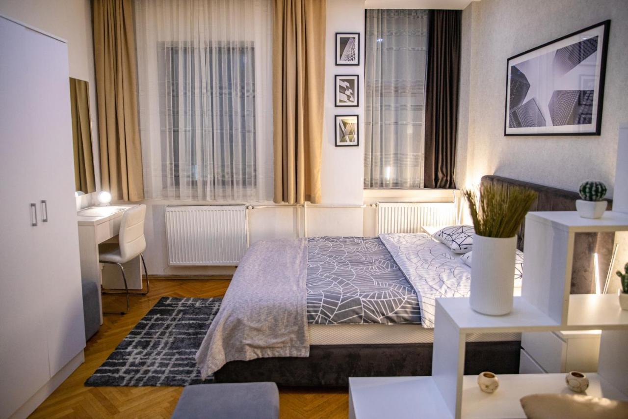 Cubic Central Lux Nis Bagian luar foto